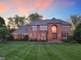 11724 Gainsborough Rd, Potomac, MD 20854