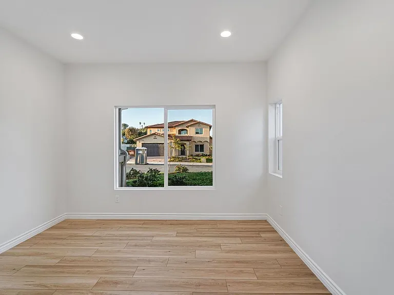 8521 Grove Hill Ct — Photo 10