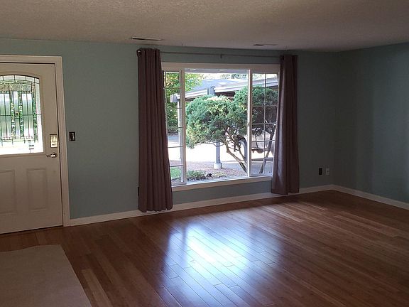 4th image of 1307 NE 82nd Ave