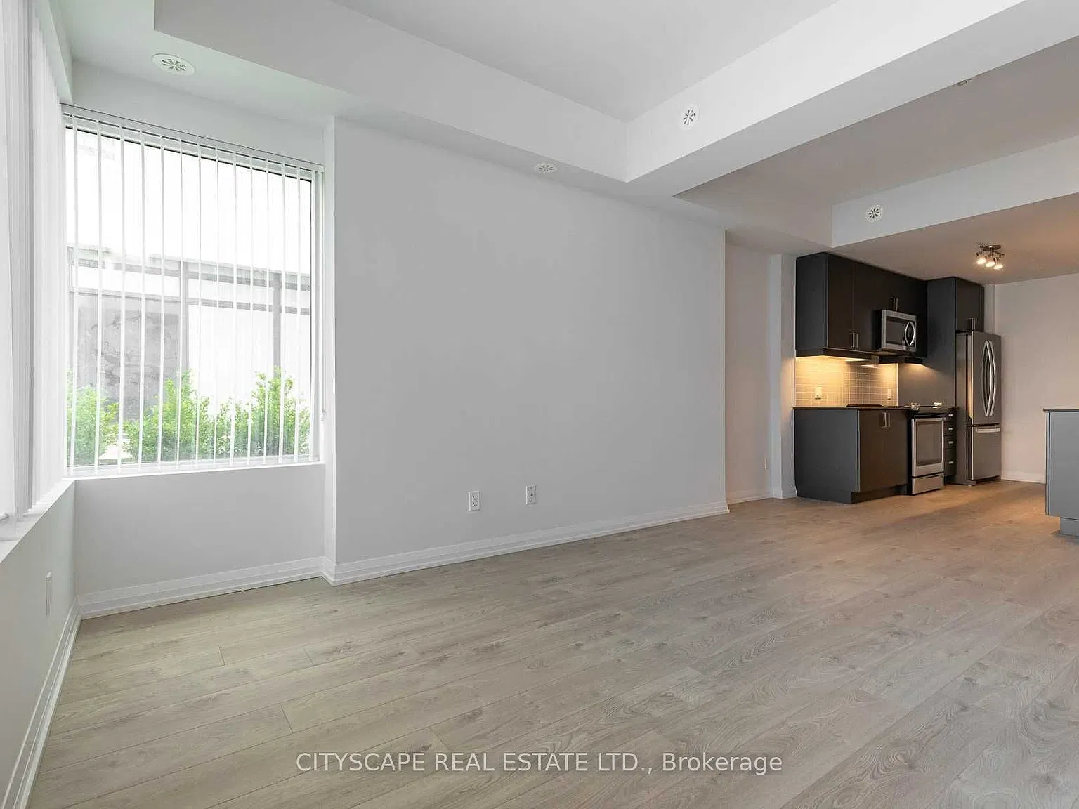 4 bed, $3,343 — Photo 1