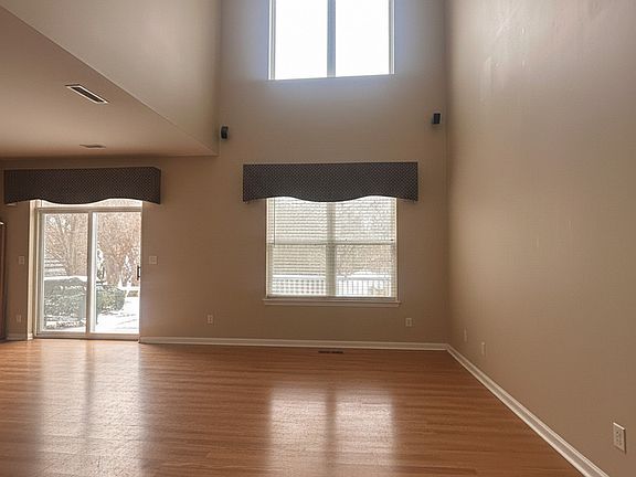 2nd image of 2925 Pleasant Plains Dr #2925