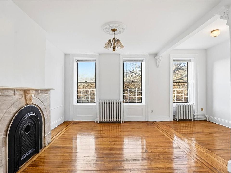 1st image of 262 Barrow St #3