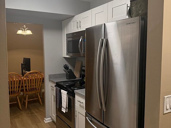 4th image of 840 Wellington Ave Unit 115