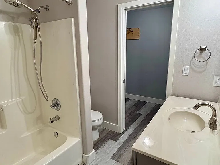 283 Tyler Ave — Photo 11