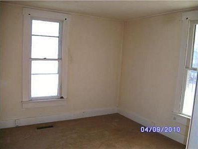 4th image of 917 Meridian St