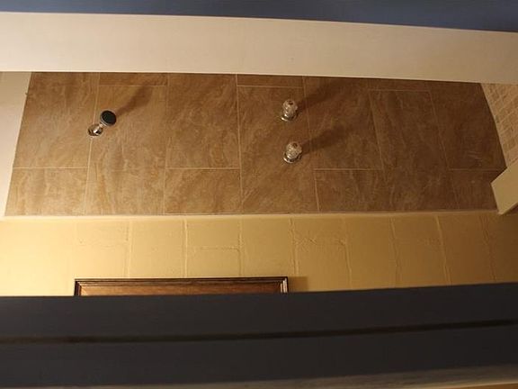 5th image of 4015 Woodsville Dr