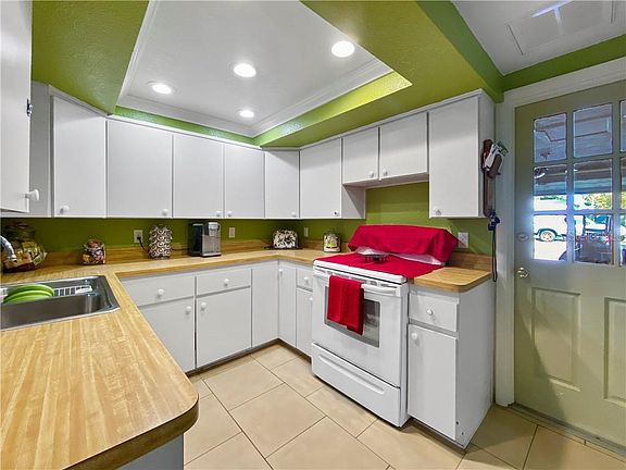 4th image of 5650 Elkhorn Blvd