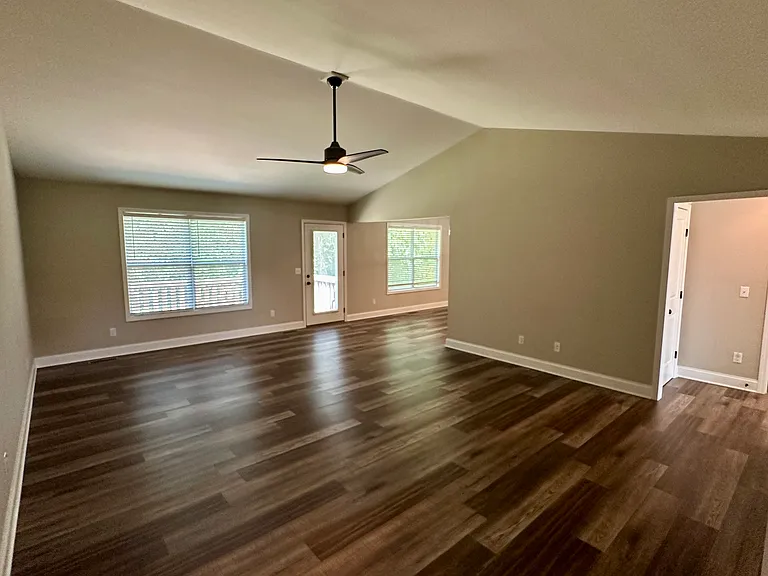 1729 White Rd — Photo 3