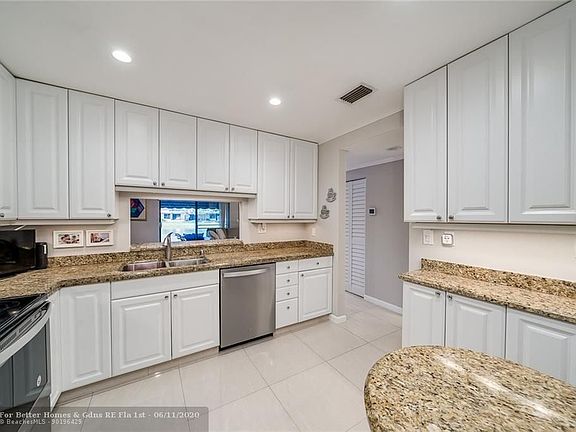 5th image of 9008 Vineyard Lake Dr #9008