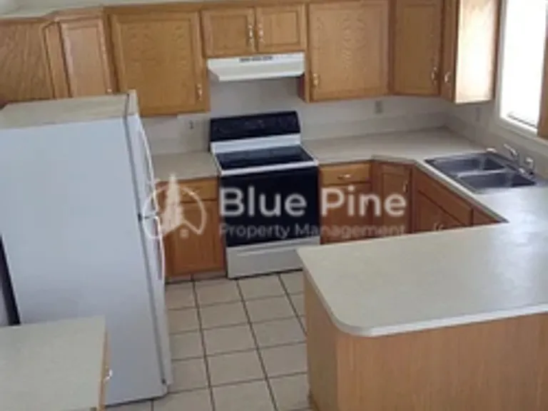 635 S 5 W — Photo 9