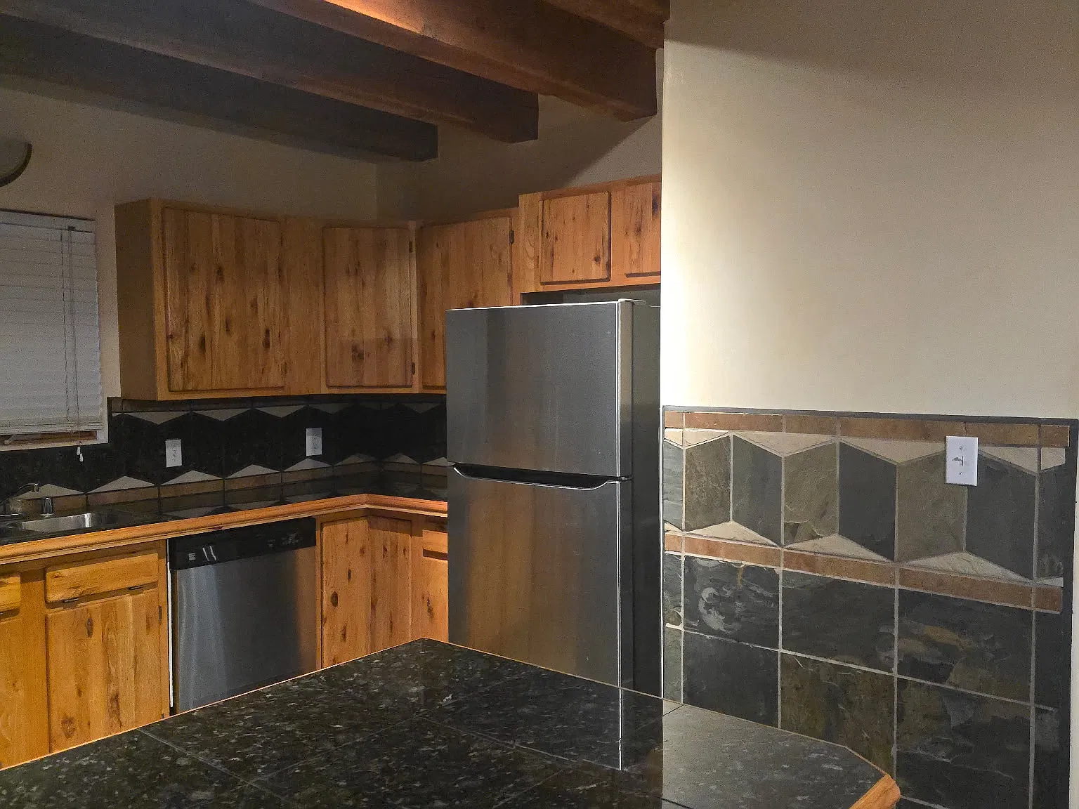 2 bed, 1.5 bath, 1350 sqft, $1,595 — Photo 3