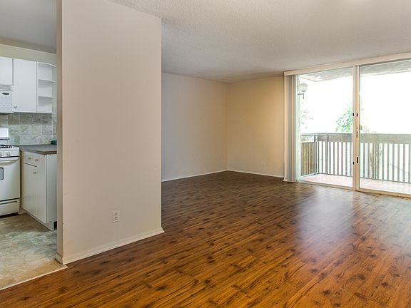 2nd image of 5901 Canterbury Dr Unit 4
