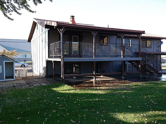 3rd image of 1421 S Lakeway Dr