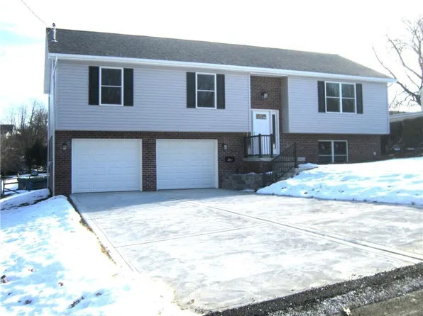 141 Illinois Dr, Lower Burrell, PA 15068