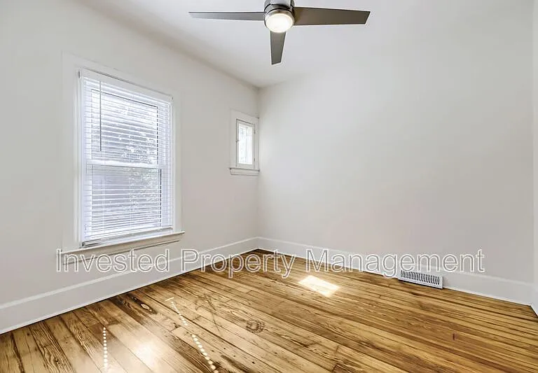 3007 N Hooker St — Photo 10