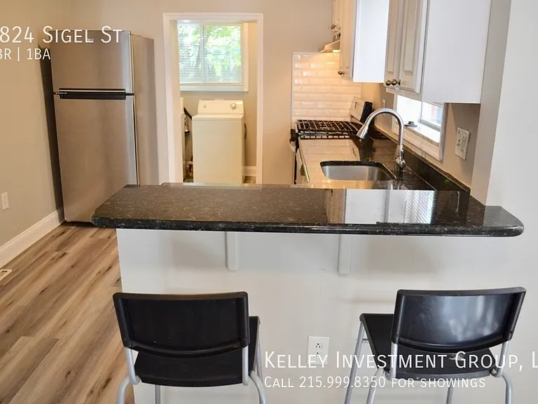 1824 Sigel St — Photo 2