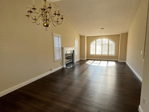 4th image of 2124 Edgebrook Pl