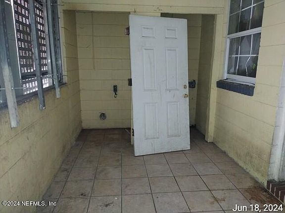 3rd image of 1537 7TH Street W
