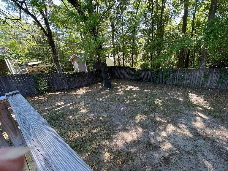 4615 Gladstone Dr — Photo 32