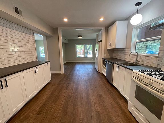 Enjoy cooking in this kitchen