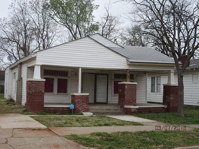 2nd image of 703 NW 31st St