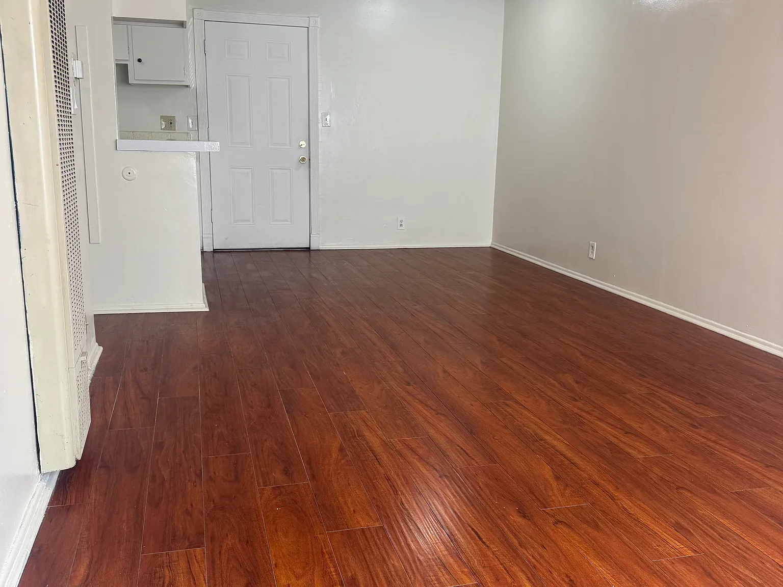 Studio, 550 sqft, $1,850 — Photo 3