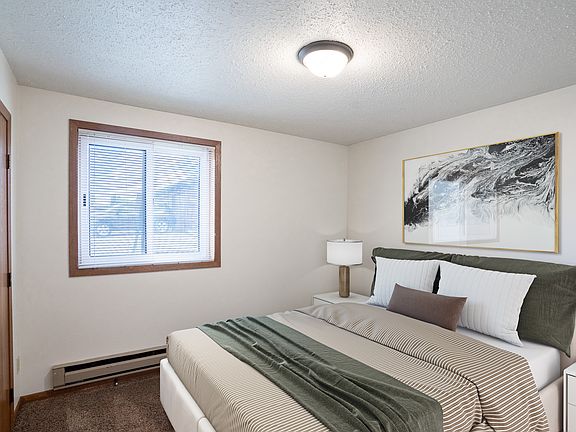 Fargo, ND Cedar Pointe Apartments | Bedroom