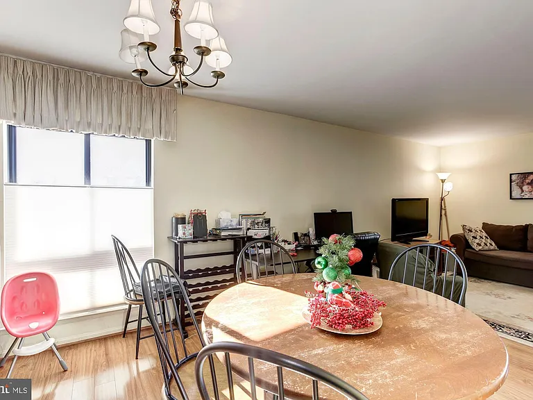 150 Monroe St #102 — Photo 9