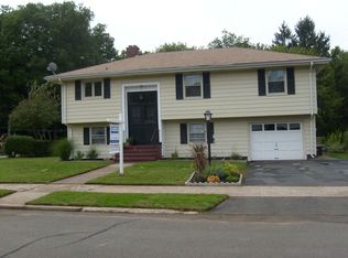 146 Ursini Dr, Hamden, CT 06514