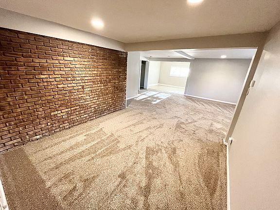 4th image of 18041 Thomas Ln