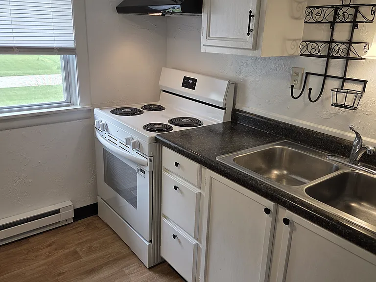 130 Karen St #4 — Photo 6