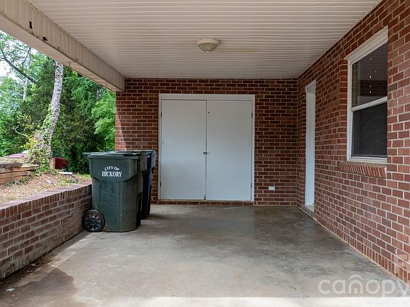 3rd image of 411 20th Ave NE