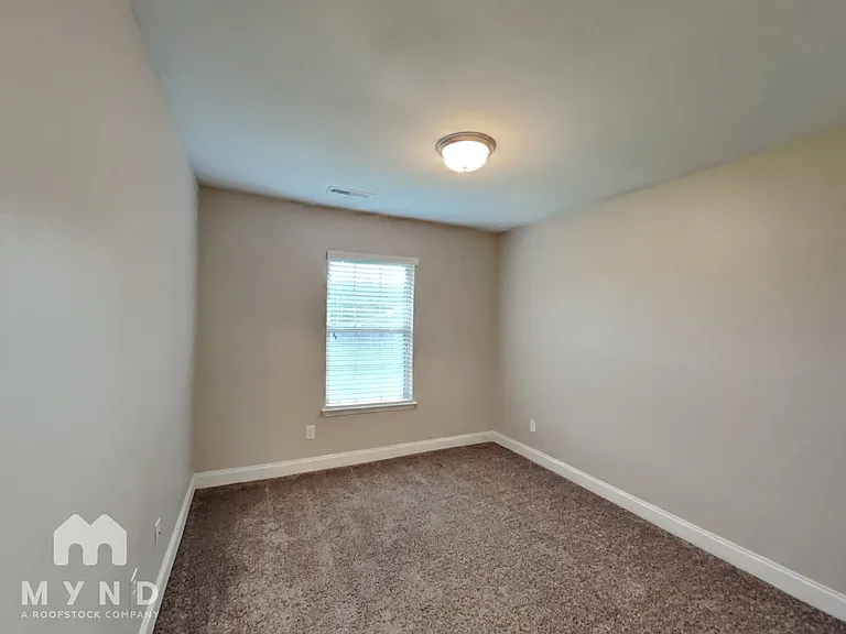 566 Waterford Ln — Photo 13