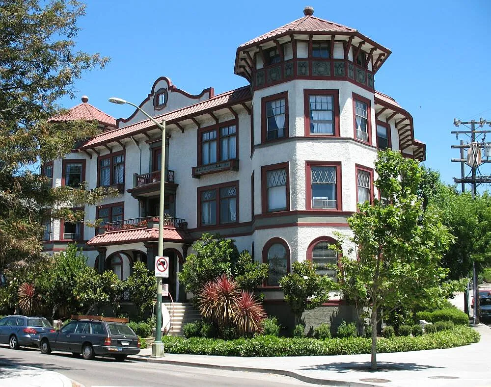 1800 Lakeshore — Photo 1