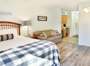 5680 Creeks Xing #5680, Williamsburg, MI 49690