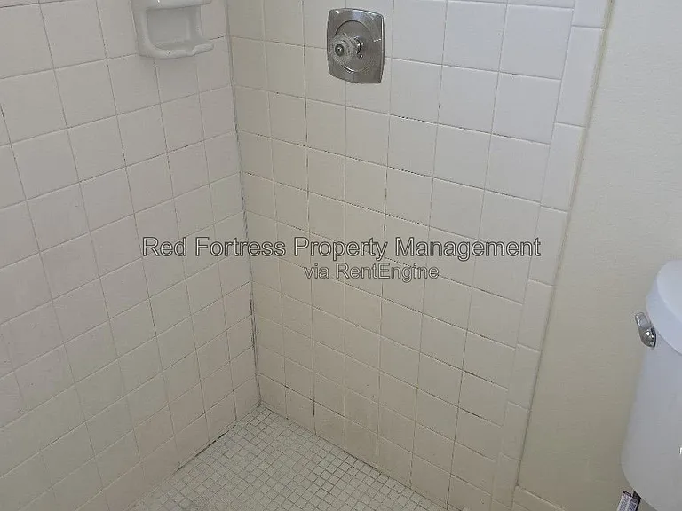 1049 Ridgeway Dr — Photo 8