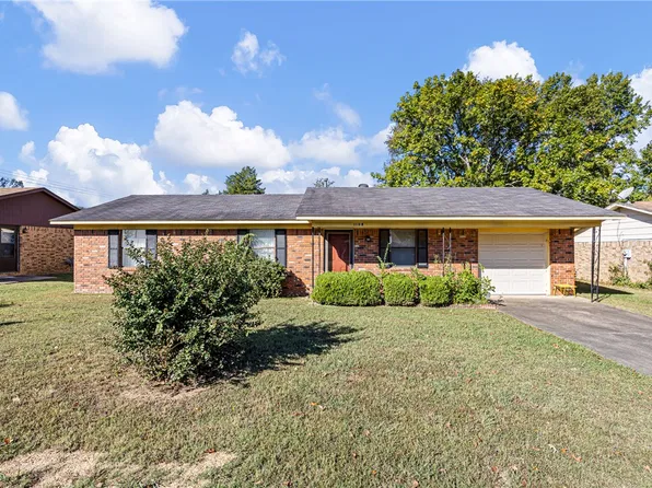 1108 S Muskogee Ave, Russellville, AR 72801