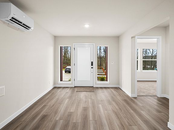 5th image of 4279 Aberdeen Way NE