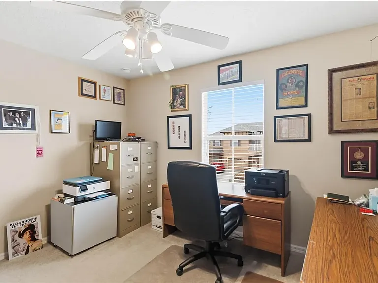 1240 Retreat View Cir — Photo 17