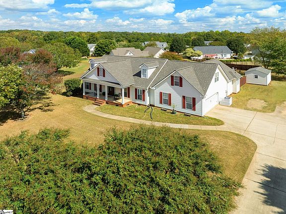 3rd image of 208 Legacy Farm Dr
