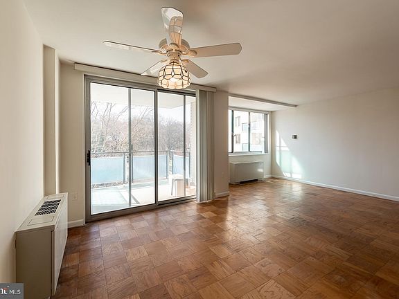 5th image of 10401 Grosvenor Pl APT 527
