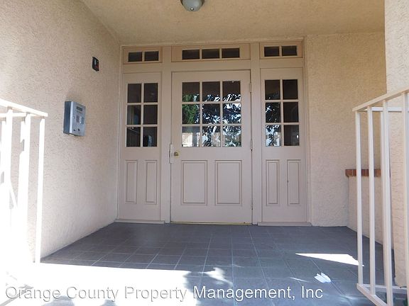 3rd image of 1616 S Barrington Ave