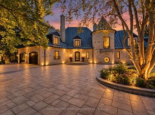 25 Tudor Gate, Toronto, ON M2L 1N3