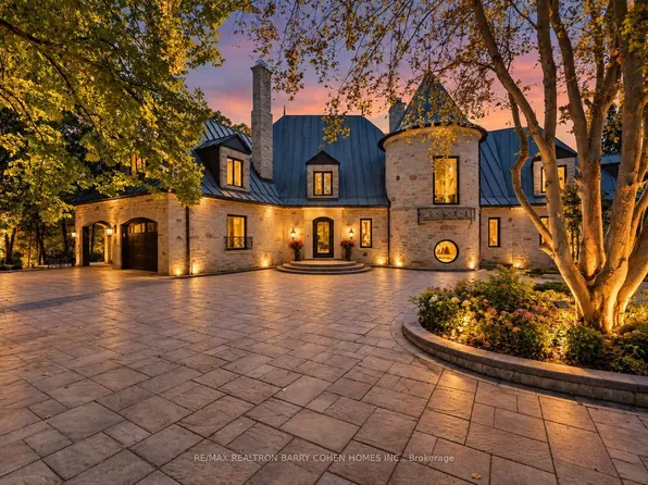 25 Tudor Gate, Toronto, ON M2L 1N3