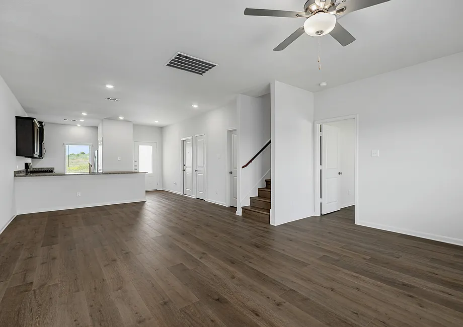5 bed, 2.5 bath, 2616 sqft, $2,745 — Photo 2