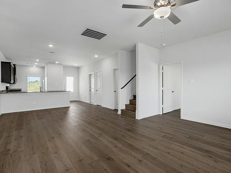 940 Cawthorne Trl — Photo 2