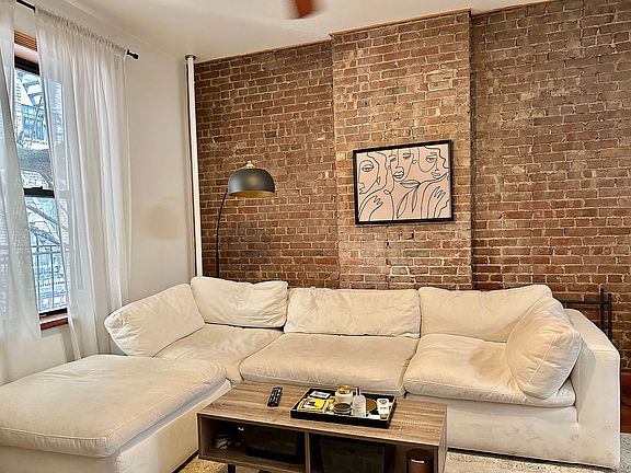 2nd image of 321 E 9th St APT 6