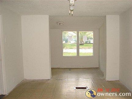 Living room to entrance