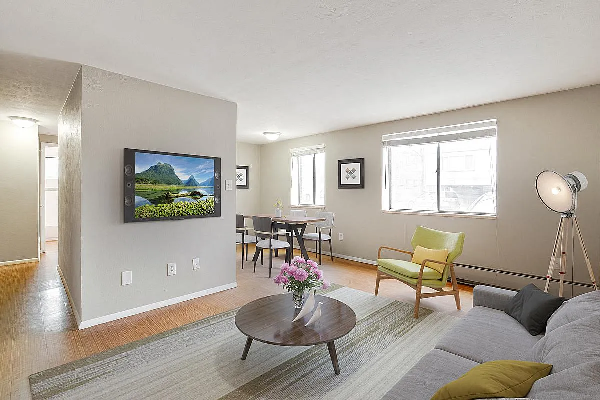 Topaz Apartments — Photo 2