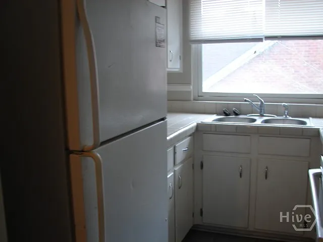 1208 E Victory Dr #2 — Photo 7